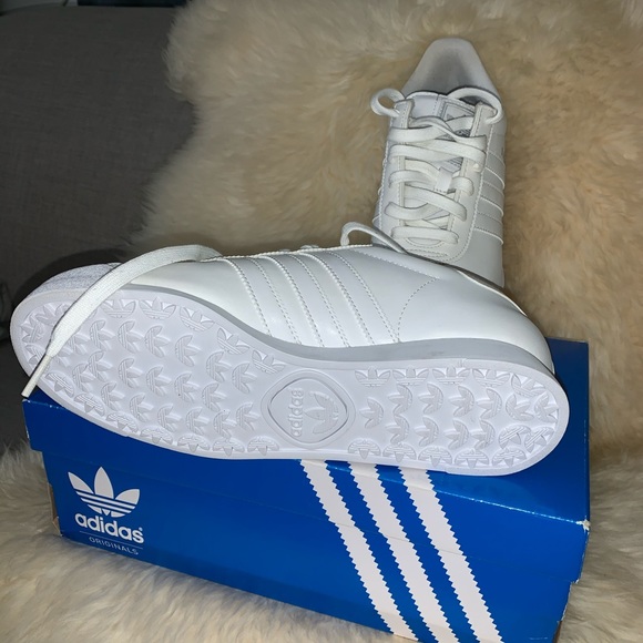 All white Adidas Samoa shoes - Picture 3 of 8